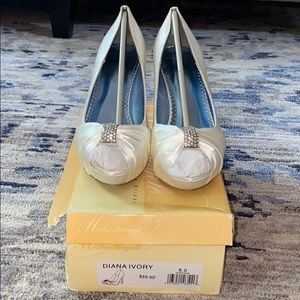 David’s Bridal Diana Ivory size 8